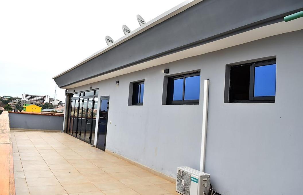 Residence L'Ecrin Yaounde Bagian luar foto